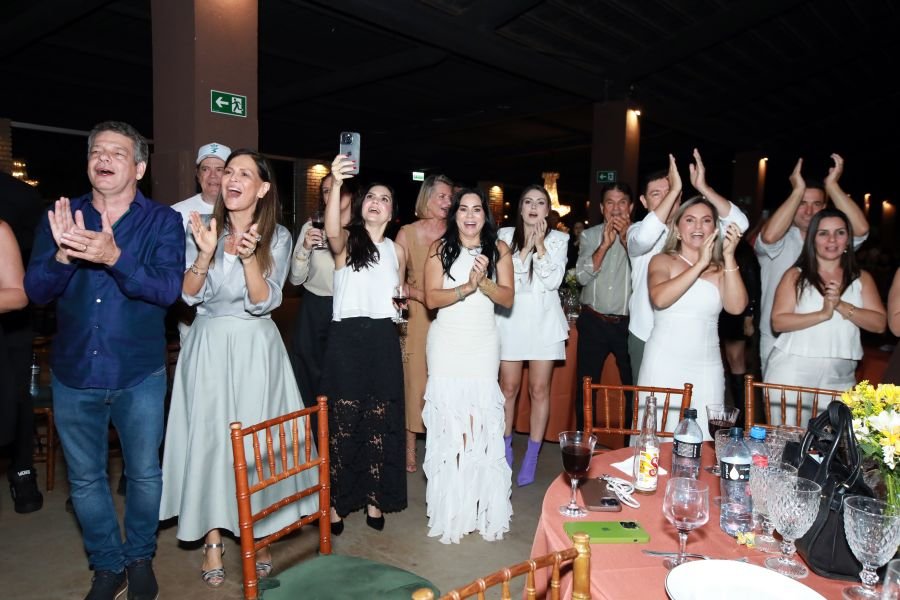  ANIVERSÁRIO EM DOSE DUPLA – UMA NOITE INESQUECÍVEL PARA OS AMIGOS: CLEITINHO E RICARDO - Eloisa Mattos