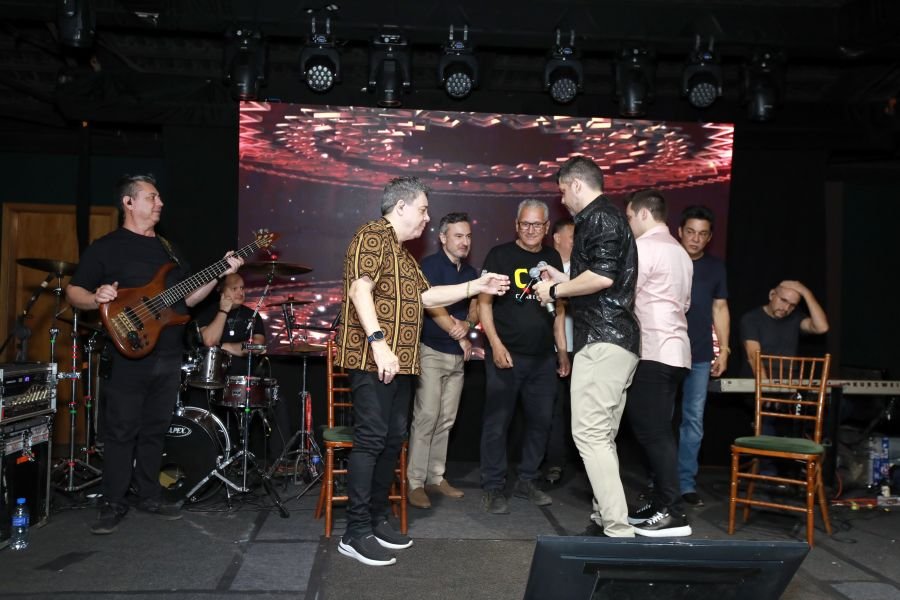  ANIVERSÁRIO EM DOSE DUPLA – UMA NOITE INESQUECÍVEL PARA OS AMIGOS: CLEITINHO E RICARDO - Eloisa Mattos