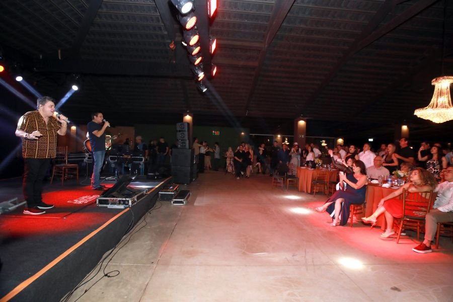  ANIVERSÁRIO EM DOSE DUPLA – UMA NOITE INESQUECÍVEL PARA OS AMIGOS: CLEITINHO E RICARDO - Eloisa Mattos