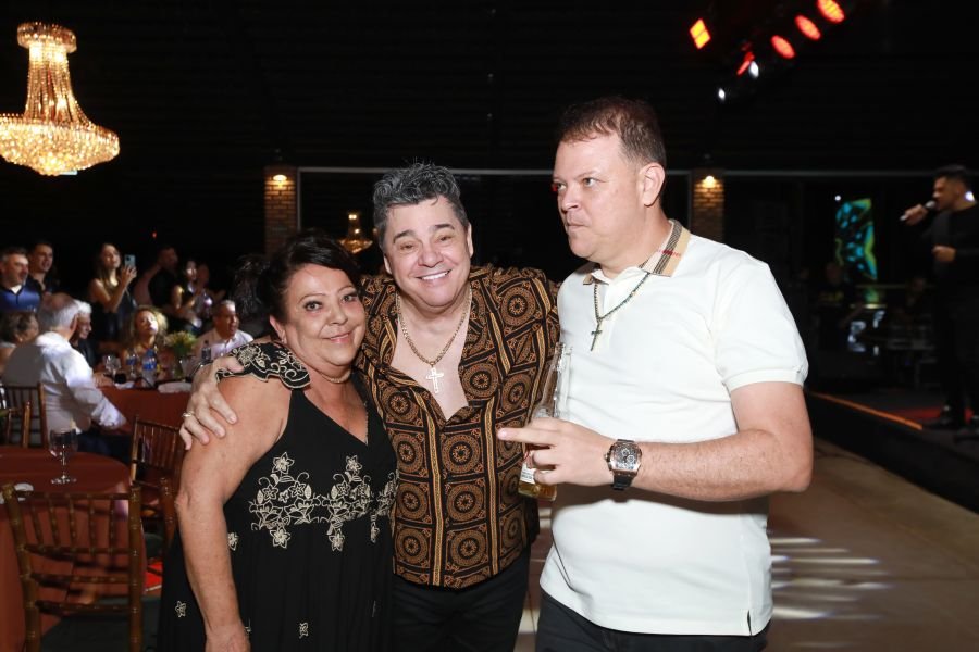  ANIVERSÁRIO EM DOSE DUPLA – UMA NOITE INESQUECÍVEL PARA OS AMIGOS: CLEITINHO E RICARDO - Eloisa Mattos
