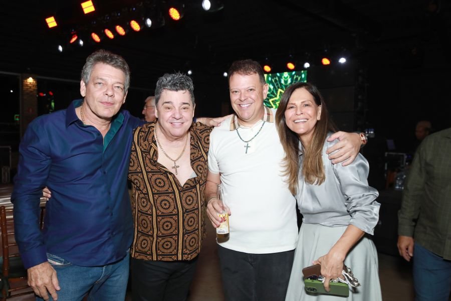  ANIVERSÁRIO EM DOSE DUPLA – UMA NOITE INESQUECÍVEL PARA OS AMIGOS: CLEITINHO E RICARDO - Eloisa Mattos
