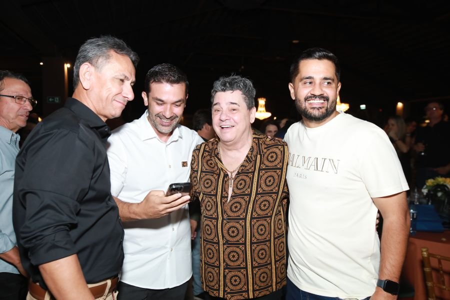  ANIVERSÁRIO EM DOSE DUPLA – UMA NOITE INESQUECÍVEL PARA OS AMIGOS: CLEITINHO E RICARDO - Eloisa Mattos