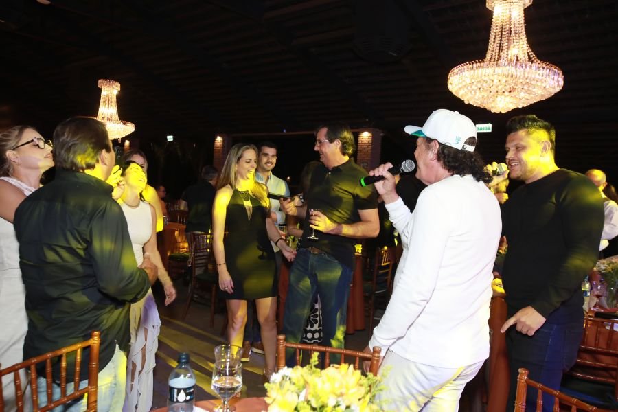  ANIVERSÁRIO EM DOSE DUPLA – UMA NOITE INESQUECÍVEL PARA OS AMIGOS: CLEITINHO E RICARDO - Eloisa Mattos