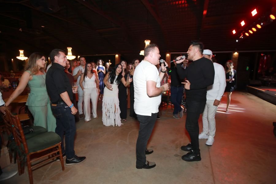  ANIVERSÁRIO EM DOSE DUPLA – UMA NOITE INESQUECÍVEL PARA OS AMIGOS: CLEITINHO E RICARDO - Eloisa Mattos
