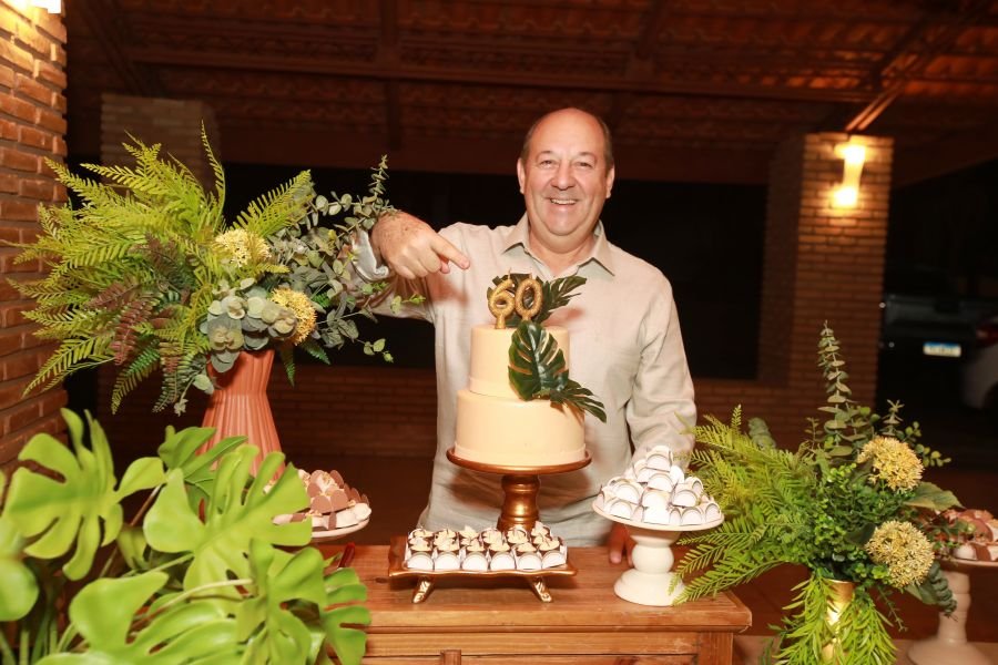 EMPRESÁRIO ÊCIO COSTA COMEMORA 60 ANOS COM GRANDE FESTA EM CEDRAL - Eloisa Mattos