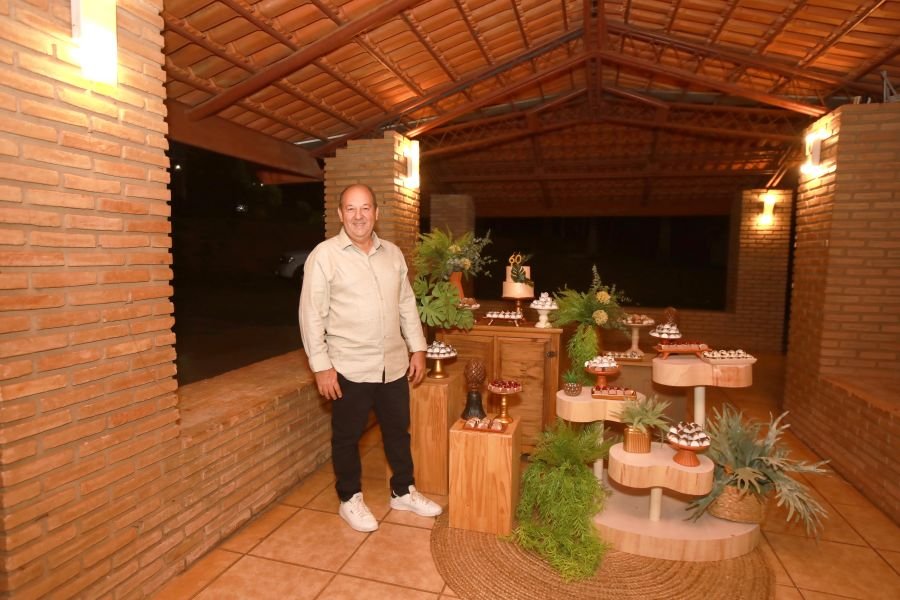 EMPRESÁRIO ÊCIO COSTA COMEMORA 60 ANOS COM GRANDE FESTA EM CEDRAL - Eloisa Mattos