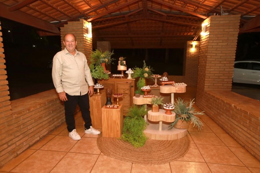 EMPRESÁRIO ÊCIO COSTA COMEMORA 60 ANOS COM GRANDE FESTA EM CEDRAL - Eloisa Mattos