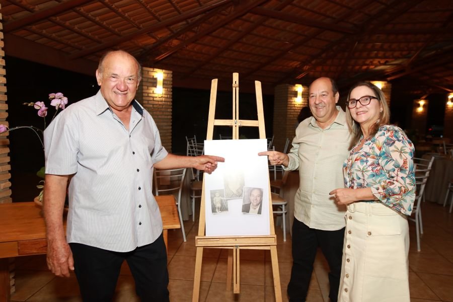 EMPRESÁRIO ÊCIO COSTA COMEMORA 60 ANOS COM GRANDE FESTA EM CEDRAL - Eloisa Mattos