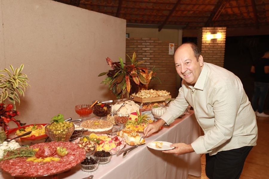 EMPRESÁRIO ÊCIO COSTA COMEMORA 60 ANOS COM GRANDE FESTA EM CEDRAL - Eloisa Mattos