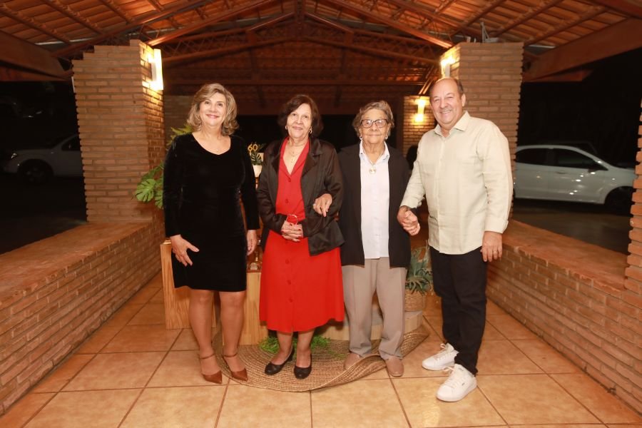 EMPRESÁRIO ÊCIO COSTA COMEMORA 60 ANOS COM GRANDE FESTA EM CEDRAL - Eloisa Mattos