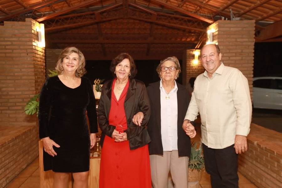 EMPRESÁRIO ÊCIO COSTA COMEMORA 60 ANOS COM GRANDE FESTA EM CEDRAL - Eloisa Mattos