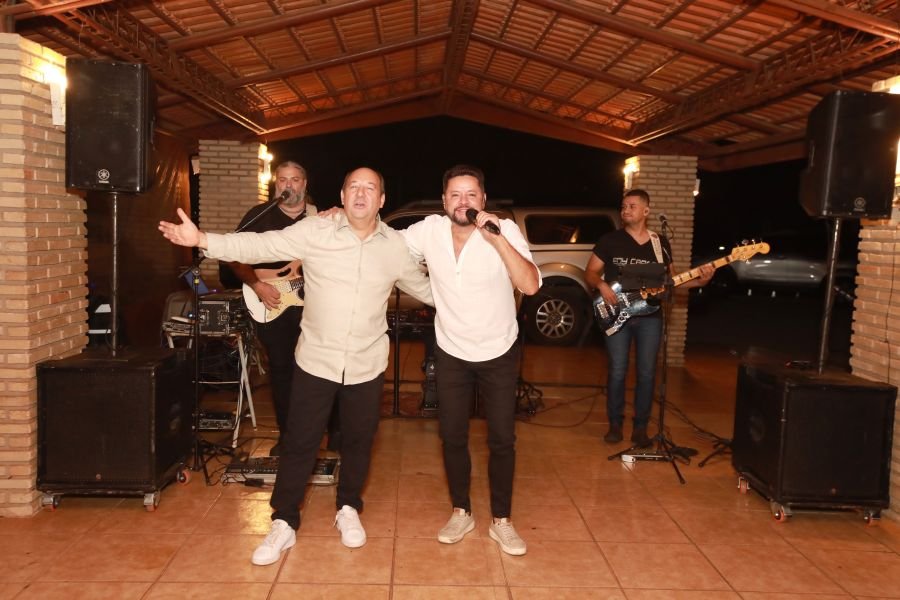 EMPRESÁRIO ÊCIO COSTA COMEMORA 60 ANOS COM GRANDE FESTA EM CEDRAL - Eloisa Mattos