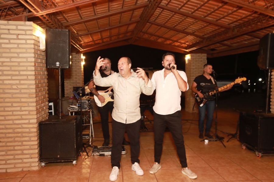 EMPRESÁRIO ÊCIO COSTA COMEMORA 60 ANOS COM GRANDE FESTA EM CEDRAL - Eloisa Mattos