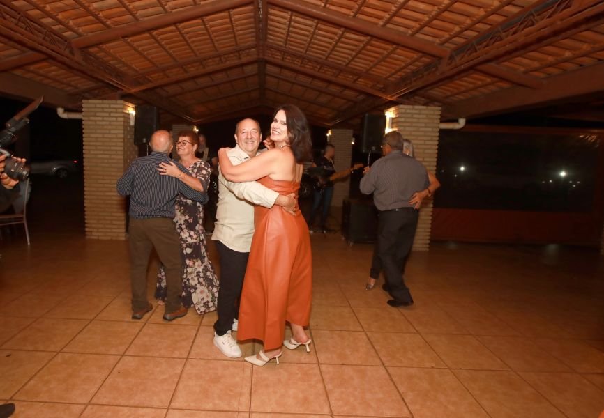 EMPRESÁRIO ÊCIO COSTA COMEMORA 60 ANOS COM GRANDE FESTA EM CEDRAL - Eloisa Mattos