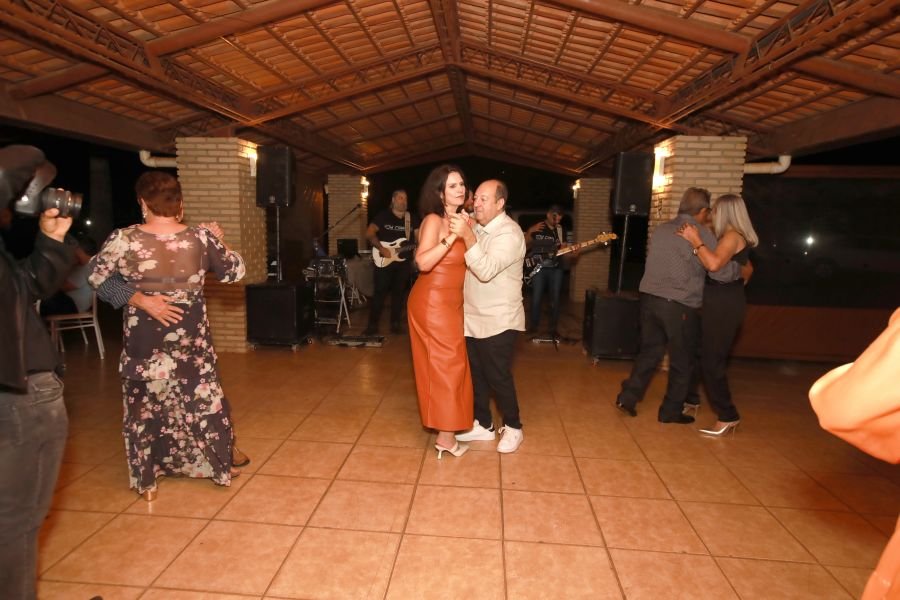 EMPRESÁRIO ÊCIO COSTA COMEMORA 60 ANOS COM GRANDE FESTA EM CEDRAL - Eloisa Mattos