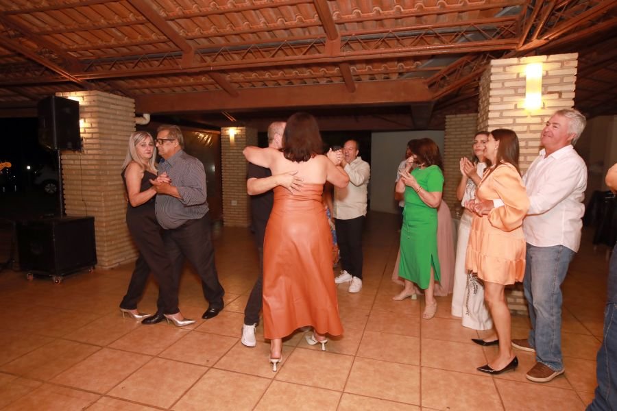 EMPRESÁRIO ÊCIO COSTA COMEMORA 60 ANOS COM GRANDE FESTA EM CEDRAL - Eloisa Mattos