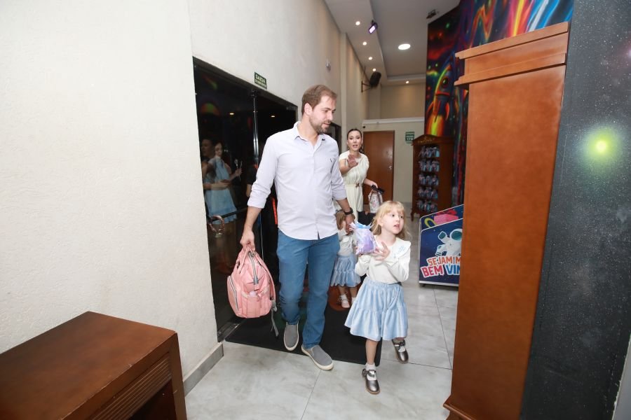 ANIVERSÁRIO DE 5 ANOS DA PRINCESA VERÔNICA –“TEMA FROZEN” (MUNDO KIDS) - Eloisa Mattos