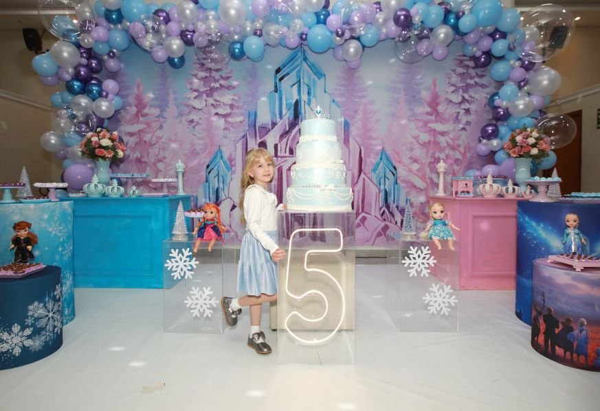 ANIVERSÁRIO DE 5 ANOS DA PRINCESA VERÔNICA –“TEMA FROZEN” (MUNDO KIDS) - Eloisa Mattos
