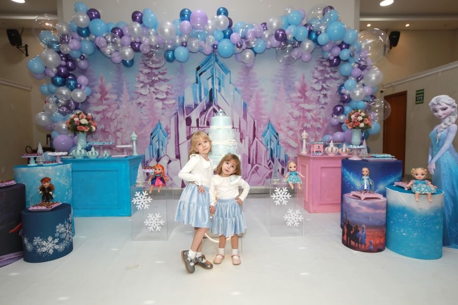 ANIVERSÁRIO DE 5 ANOS DA PRINCESA VERÔNICA –“TEMA FROZEN” (MUNDO KIDS) - Eloisa Mattos