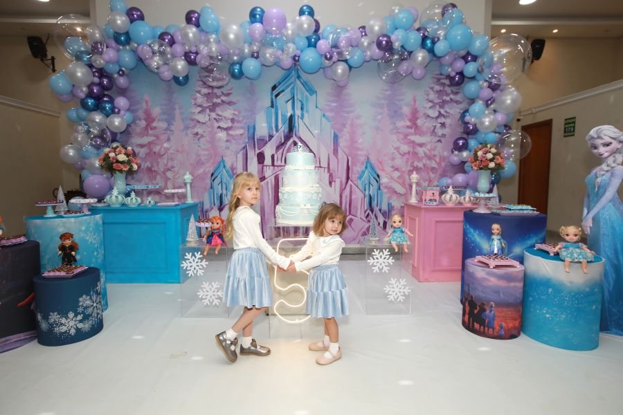ANIVERSÁRIO DE 5 ANOS DA PRINCESA VERÔNICA –“TEMA FROZEN” (MUNDO KIDS) - Eloisa Mattos