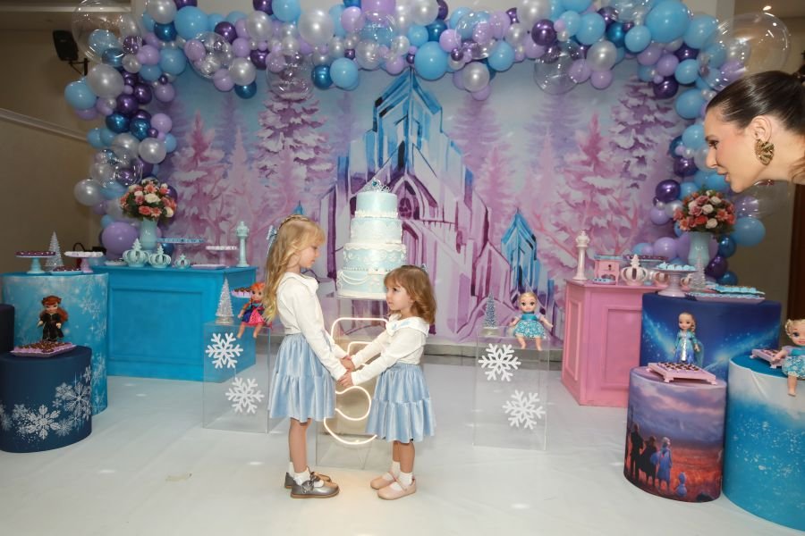ANIVERSÁRIO DE 5 ANOS DA PRINCESA VERÔNICA –“TEMA FROZEN” (MUNDO KIDS) - Eloisa Mattos