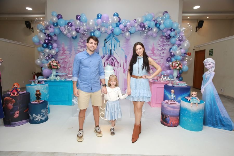 ANIVERSÁRIO DE 5 ANOS DA PRINCESA VERÔNICA –“TEMA FROZEN” (MUNDO KIDS) - Eloisa Mattos