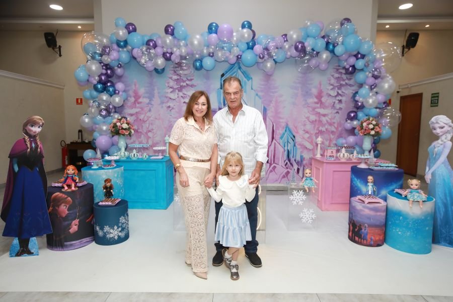ANIVERSÁRIO DE 5 ANOS DA PRINCESA VERÔNICA –“TEMA FROZEN” (MUNDO KIDS) - Eloisa Mattos