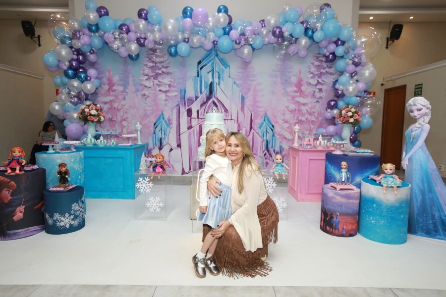 ANIVERSÁRIO DE 5 ANOS DA PRINCESA VERÔNICA –“TEMA FROZEN” (MUNDO KIDS) - Eloisa Mattos