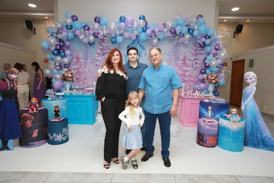 ANIVERSÁRIO DE 5 ANOS DA PRINCESA VERÔNICA –“TEMA FROZEN” (MUNDO KIDS) - Eloisa Mattos