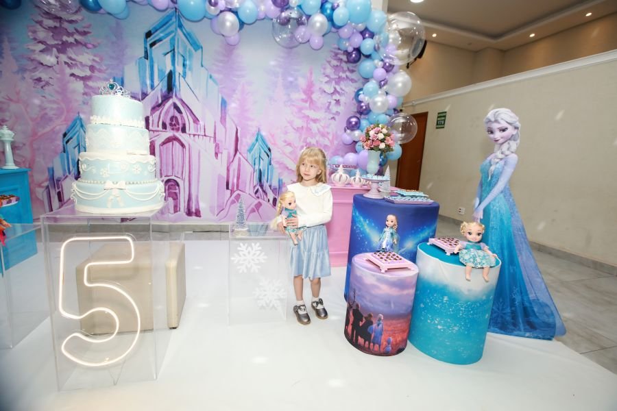 ANIVERSÁRIO DE 5 ANOS DA PRINCESA VERÔNICA –“TEMA FROZEN” (MUNDO KIDS) - Eloisa Mattos