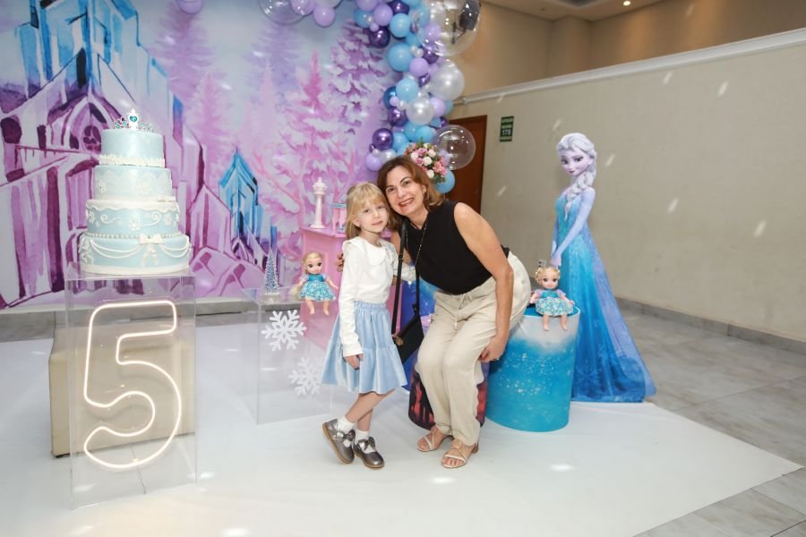 ANIVERSÁRIO DE 5 ANOS DA PRINCESA VERÔNICA –“TEMA FROZEN” (MUNDO KIDS) - Eloisa Mattos