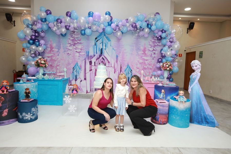 ANIVERSÁRIO DE 5 ANOS DA PRINCESA VERÔNICA –“TEMA FROZEN” (MUNDO KIDS) - Eloisa Mattos