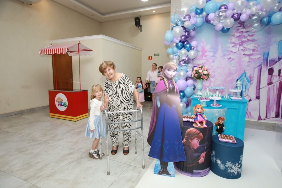 ANIVERSÁRIO DE 5 ANOS DA PRINCESA VERÔNICA –“TEMA FROZEN” (MUNDO KIDS) - Eloisa Mattos