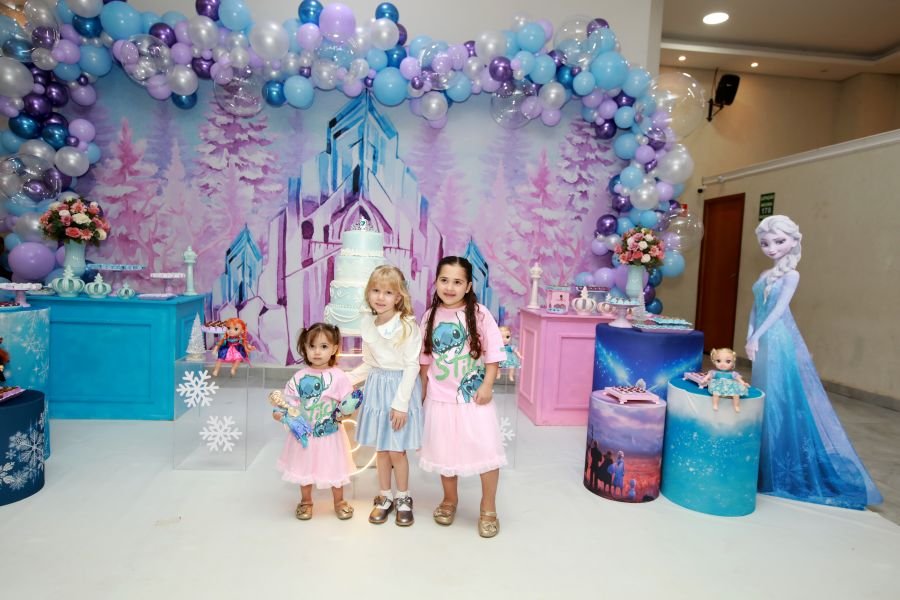 ANIVERSÁRIO DE 5 ANOS DA PRINCESA VERÔNICA –“TEMA FROZEN” (MUNDO KIDS) - Eloisa Mattos