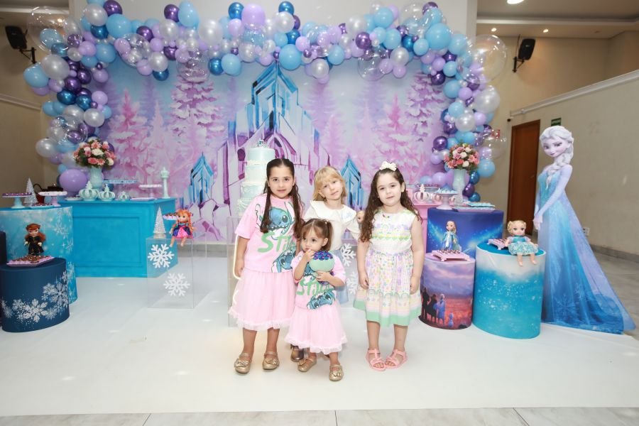 ANIVERSÁRIO DE 5 ANOS DA PRINCESA VERÔNICA –“TEMA FROZEN” (MUNDO KIDS) - Eloisa Mattos