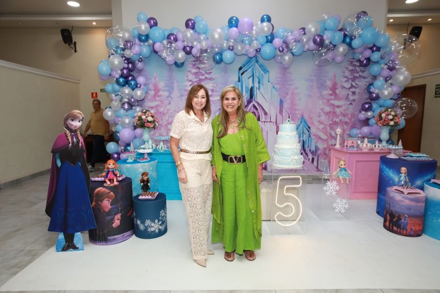 ANIVERSÁRIO DE 5 ANOS DA PRINCESA VERÔNICA –“TEMA FROZEN” (MUNDO KIDS) - Eloisa Mattos
