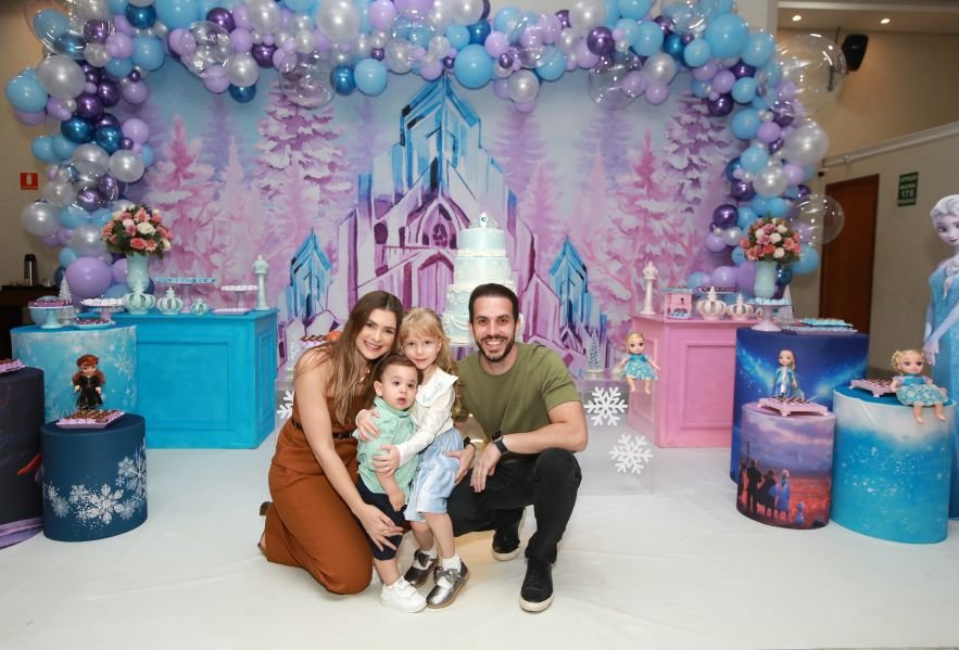 ANIVERSÁRIO DE 5 ANOS DA PRINCESA VERÔNICA –“TEMA FROZEN” (MUNDO KIDS) - Eloisa Mattos