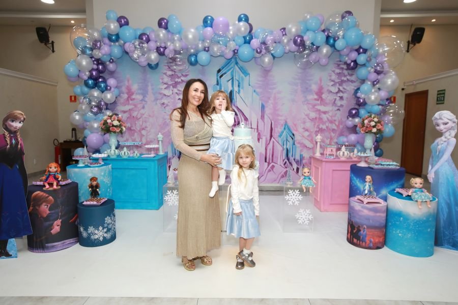 ANIVERSÁRIO DE 5 ANOS DA PRINCESA VERÔNICA –“TEMA FROZEN” (MUNDO KIDS) - Eloisa Mattos