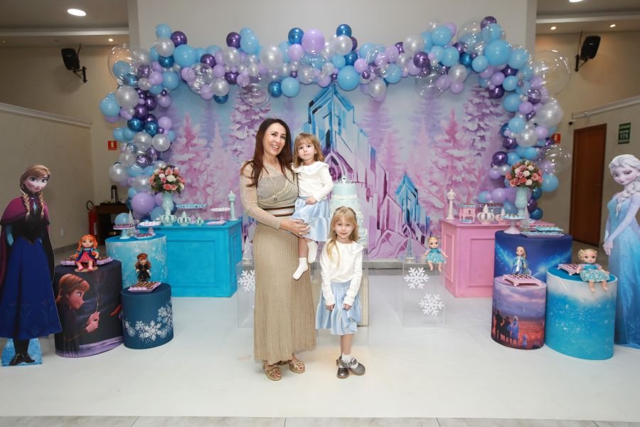 ANIVERSÁRIO DE 5 ANOS DA PRINCESA VERÔNICA –“TEMA FROZEN” (MUNDO KIDS) - Eloisa Mattos