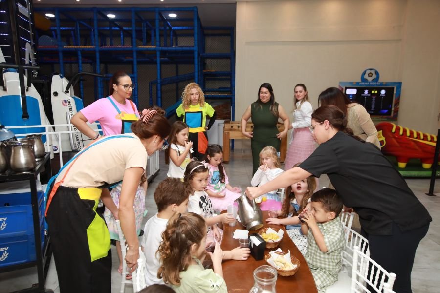 ANIVERSÁRIO DE 5 ANOS DA PRINCESA VERÔNICA –“TEMA FROZEN” (MUNDO KIDS) - Eloisa Mattos