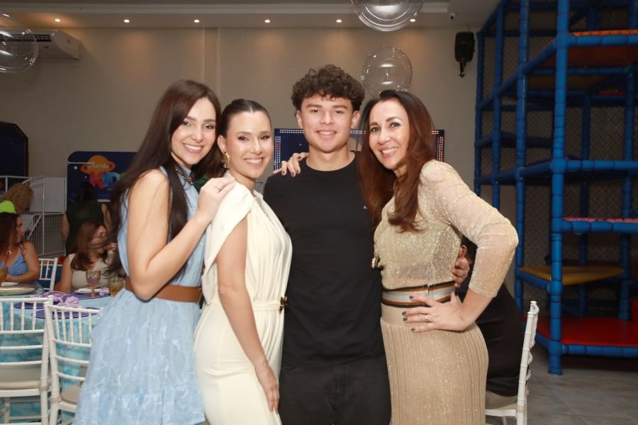 ANIVERSÁRIO DE 5 ANOS DA PRINCESA VERÔNICA –“TEMA FROZEN” (MUNDO KIDS) - Eloisa Mattos