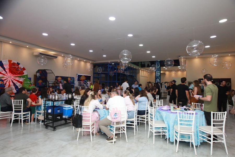 ANIVERSÁRIO DE 5 ANOS DA PRINCESA VERÔNICA –“TEMA FROZEN” (MUNDO KIDS) - Eloisa Mattos