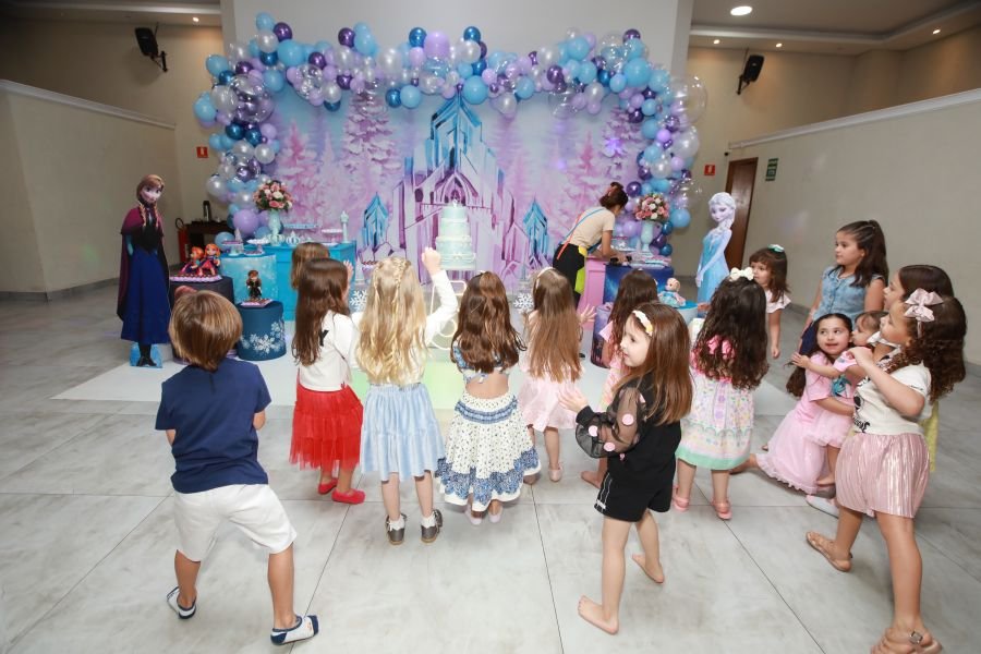 ANIVERSÁRIO DE 5 ANOS DA PRINCESA VERÔNICA –“TEMA FROZEN” (MUNDO KIDS) - Eloisa Mattos