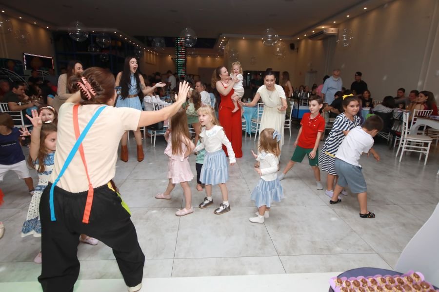 ANIVERSÁRIO DE 5 ANOS DA PRINCESA VERÔNICA –“TEMA FROZEN” (MUNDO KIDS) - Eloisa Mattos