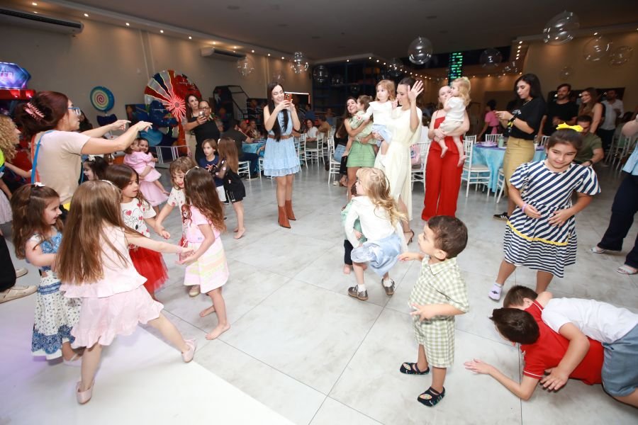 ANIVERSÁRIO DE 5 ANOS DA PRINCESA VERÔNICA –“TEMA FROZEN” (MUNDO KIDS) - Eloisa Mattos