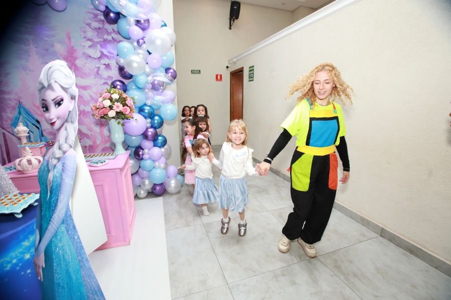 ANIVERSÁRIO DE 5 ANOS DA PRINCESA VERÔNICA –“TEMA FROZEN” (MUNDO KIDS) - Eloisa Mattos