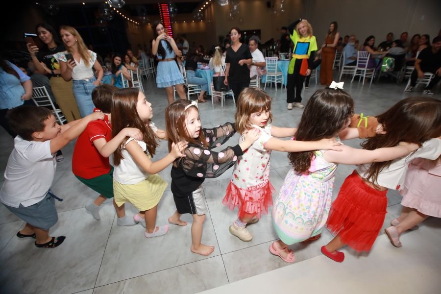 ANIVERSÁRIO DE 5 ANOS DA PRINCESA VERÔNICA –“TEMA FROZEN” (MUNDO KIDS) - Eloisa Mattos
