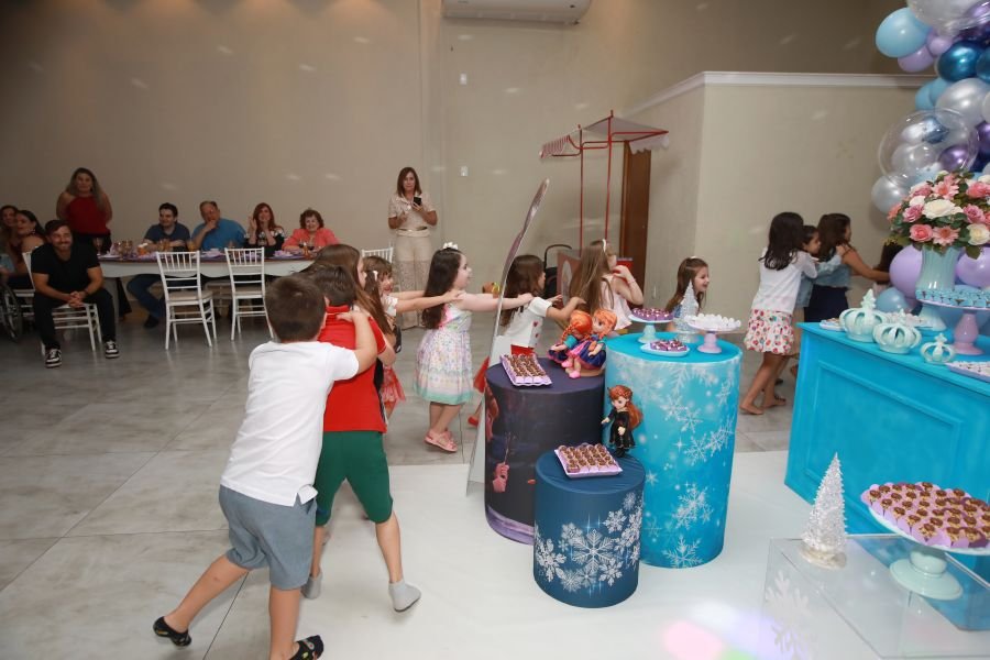 ANIVERSÁRIO DE 5 ANOS DA PRINCESA VERÔNICA –“TEMA FROZEN” (MUNDO KIDS) - Eloisa Mattos
