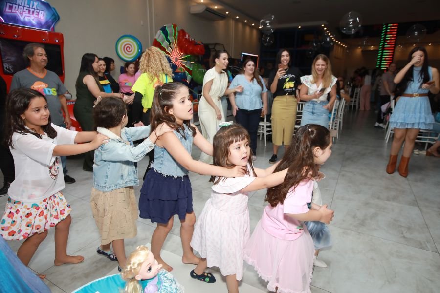 ANIVERSÁRIO DE 5 ANOS DA PRINCESA VERÔNICA –“TEMA FROZEN” (MUNDO KIDS) - Eloisa Mattos
