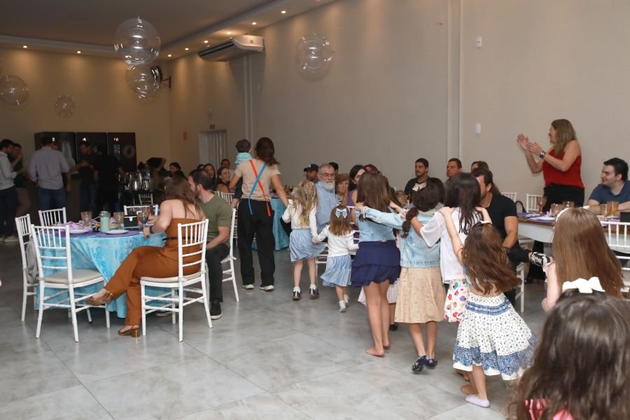 ANIVERSÁRIO DE 5 ANOS DA PRINCESA VERÔNICA –“TEMA FROZEN” (MUNDO KIDS) - Eloisa Mattos